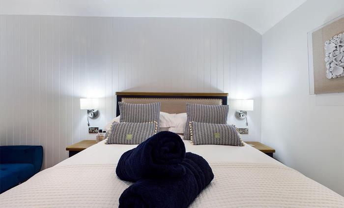 Driftwood Lodge King Bed